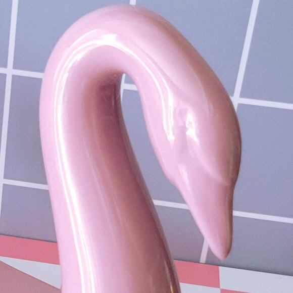 Vintage 1980s Dusty Pink Rose Ceramic Swan Towel Holder - Picture 4 of 8